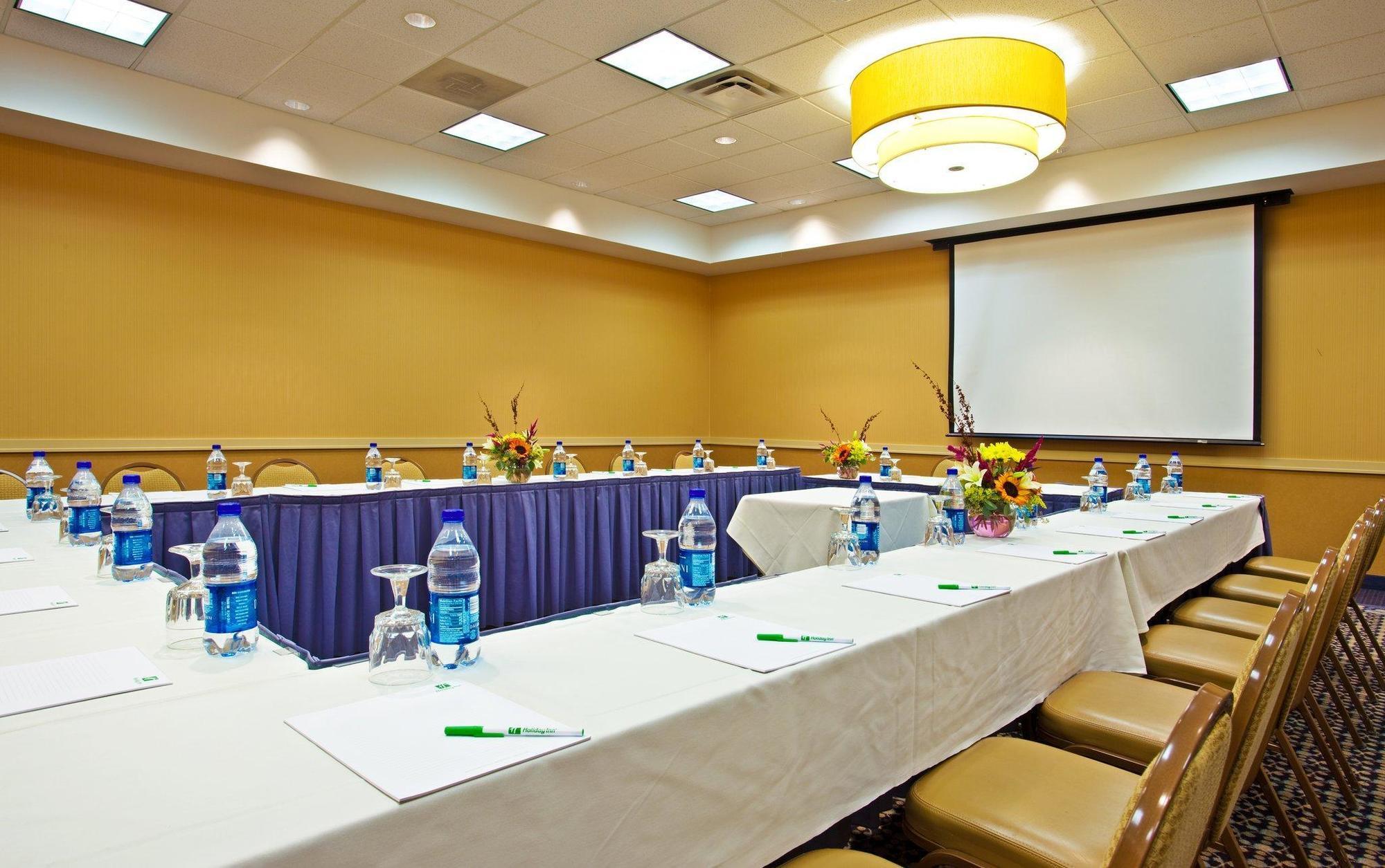 Hotel Holiday Chicago - Elk Grove, An Ihg Elk Grove Village